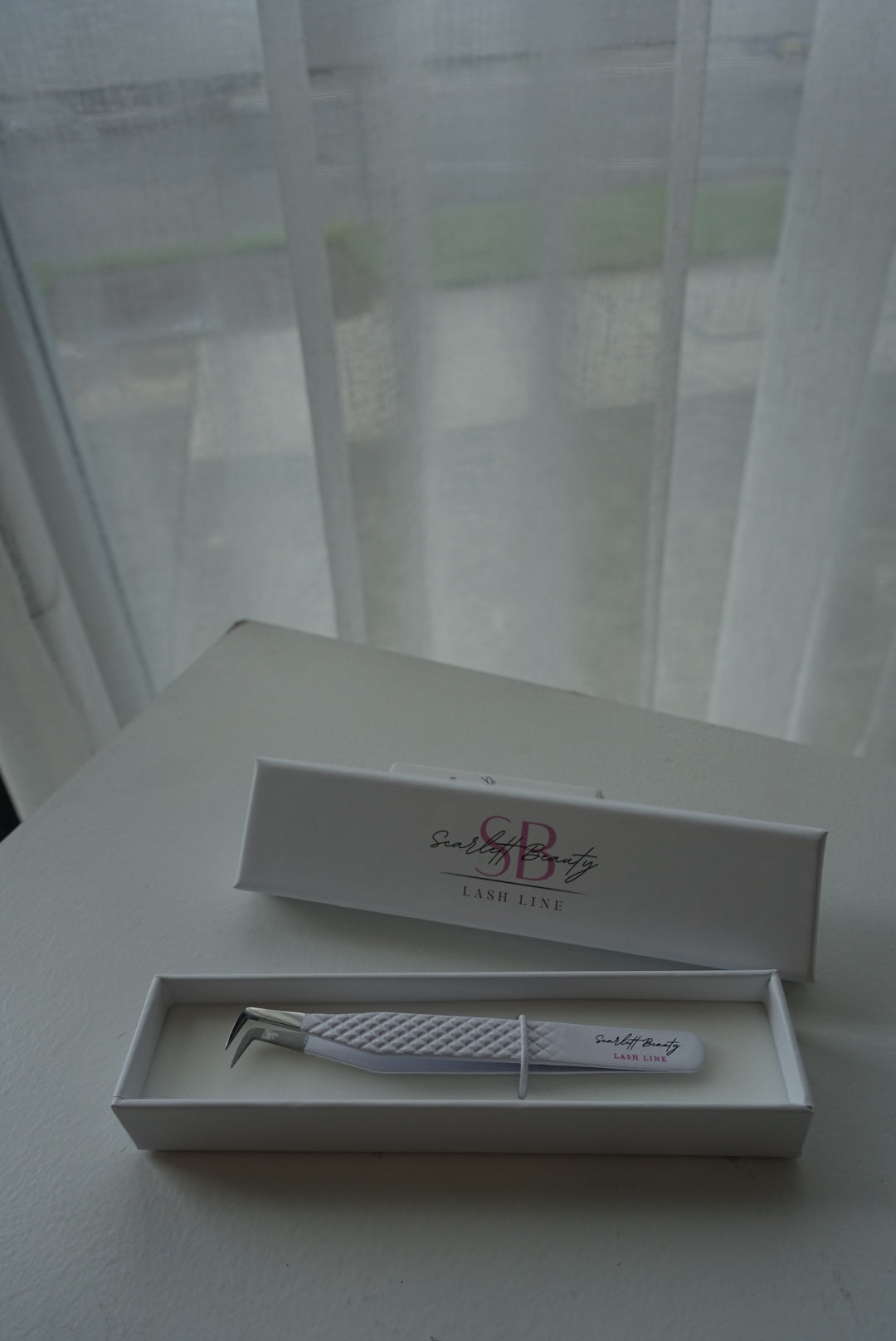 Wide Grip Boot Tweezer- White