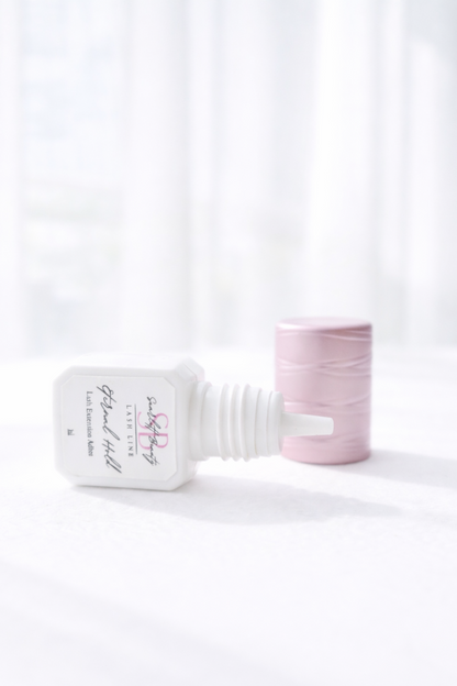 Eternal Hold Adhesive is a high-performance lash extension adhesive designed for experienced lash artists who prefer speed and maximum retention.