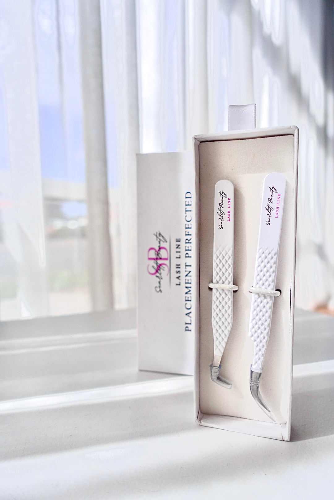Wide Grip Boot Tweezer- White