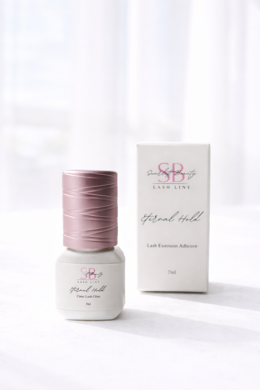 Eternal Hold Adhesive is a high-performance lash extension adhesive designed for experienced lash artists who prefer speed and maximum retention. in clear colour