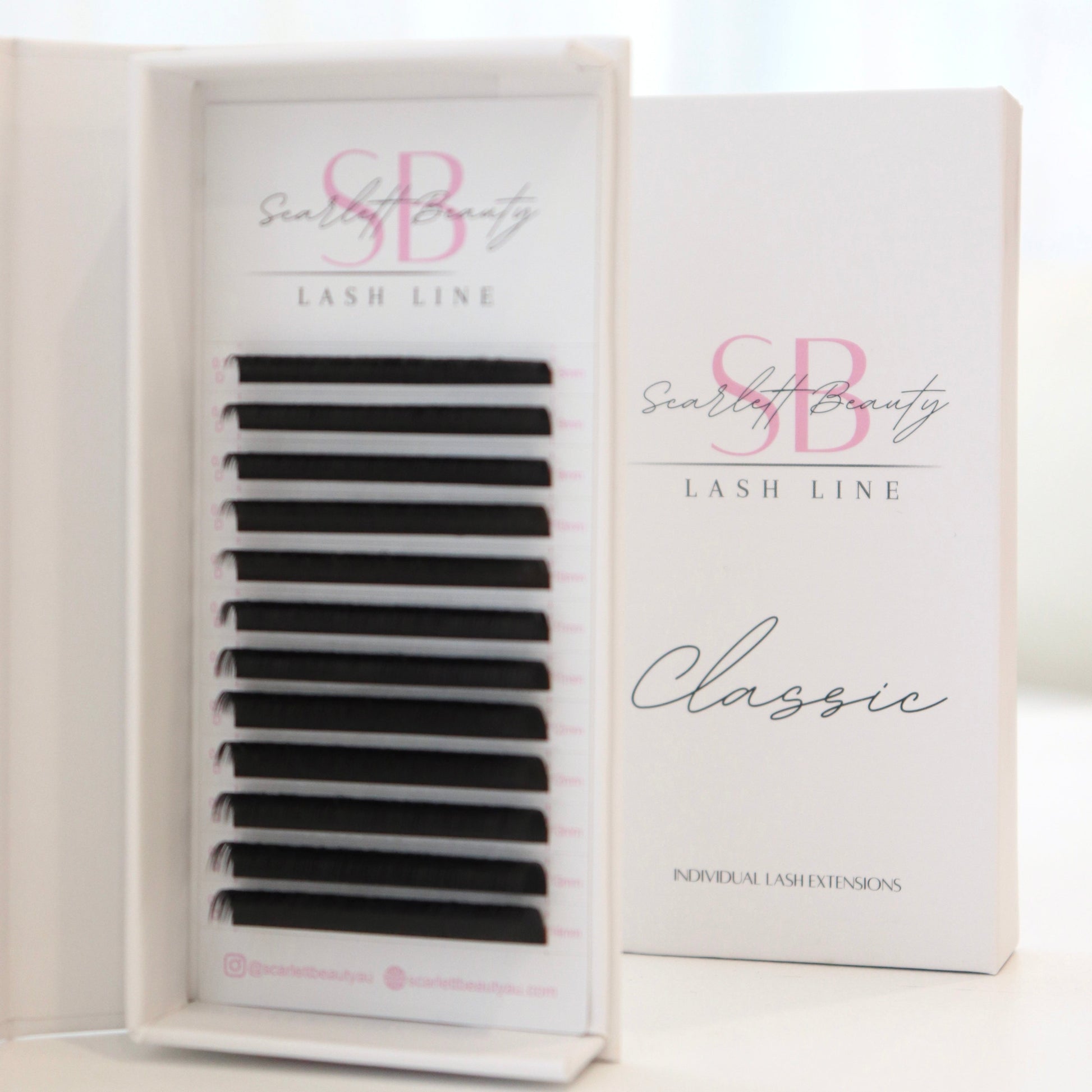 Scarett Beauty Classic Flat Lash Extensions Tray- Matte black classic lashes for professional lash artists.