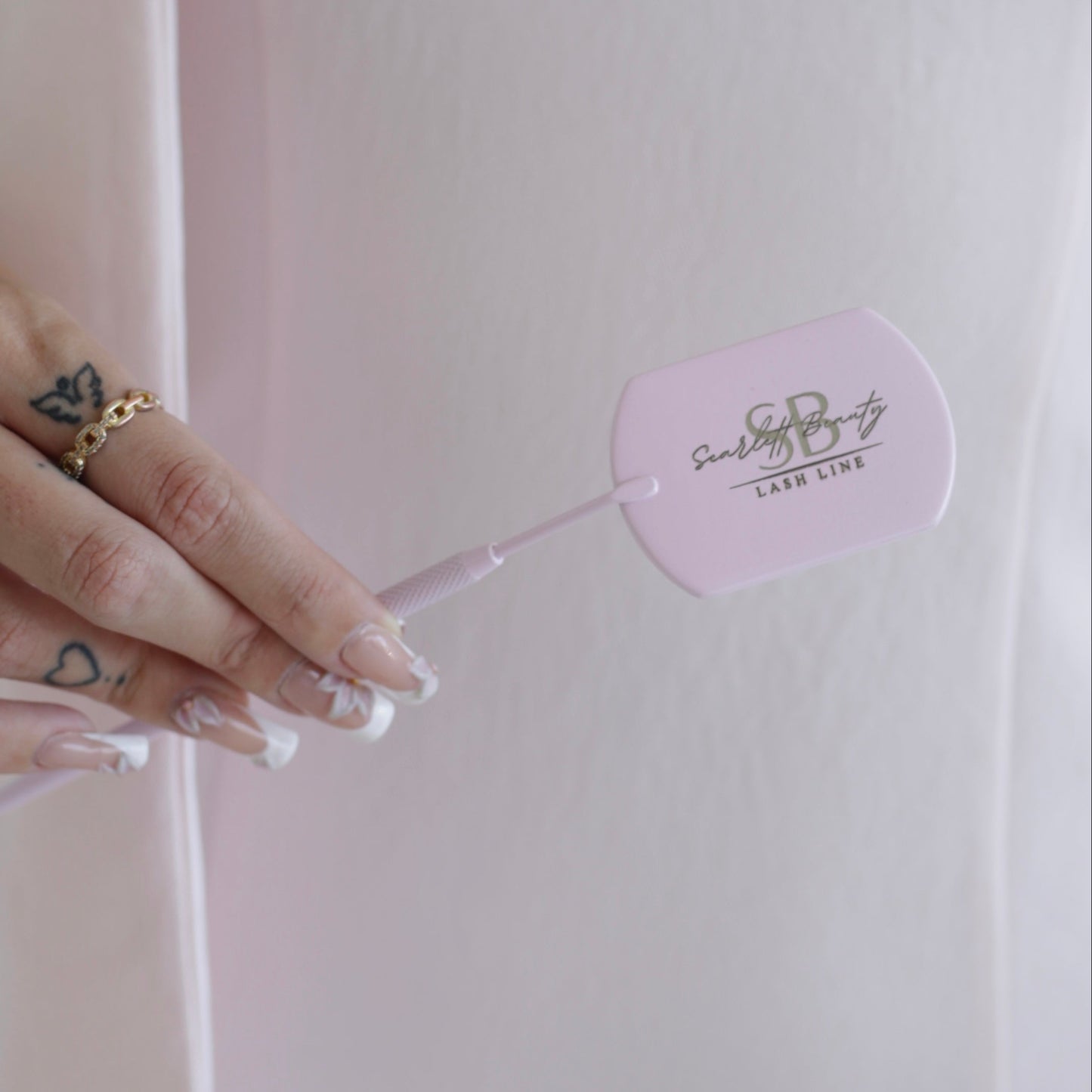 Scarlett Beauty inspection mirror for checking eyelash extensions 